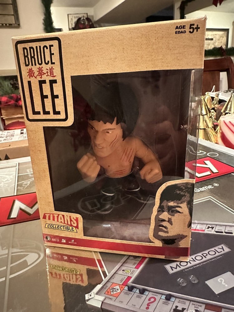 BRUCE LEE (2006) TITANS COLLECTABLE 5’ Action Figure ENTER THE DRAGON-ONE OWNER
