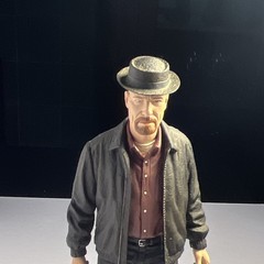 Mezco Toyz Breaking Bad 6 inch Heisenberg Action Figure w/ Gun Bag Plastic
