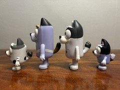 Bluey Figures UNCLE STRIPE FAMILY Heeler Aunt Trixie Puppy Socks Muffin LOT Blue