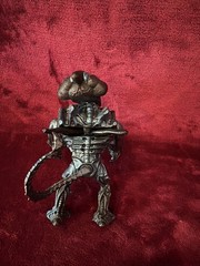 Lot Of 4 Vintage 90s Kenner 6″ Alien Queen/ Bull/ Flying Aliens Action Toys