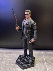 HOT TOYS MOVIE MASTERPIECE DX TERMINATOR 2 1/6 SCALE T-800 393876
