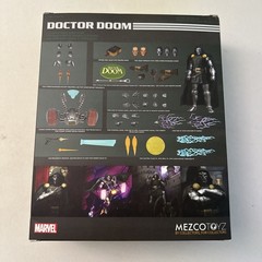 Mezco Toyz 1:12 Collective Marvel DOCTOR DOOM/Jet-Pack 99% CIB DAMAGED READ DESC