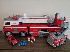 Paw Patrol Ultimate Rescue Fire Truck Ladder Lights Sound Marshall & Water Darts
