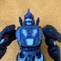 Hasbro Kingdom Optimus Primal Transformer Action Figure w/ Sword. In-complete.