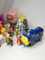 Toy Box Action Figure Vehicle Lot Chuggington Disney Pooh Trolls 24pc Lot # 2