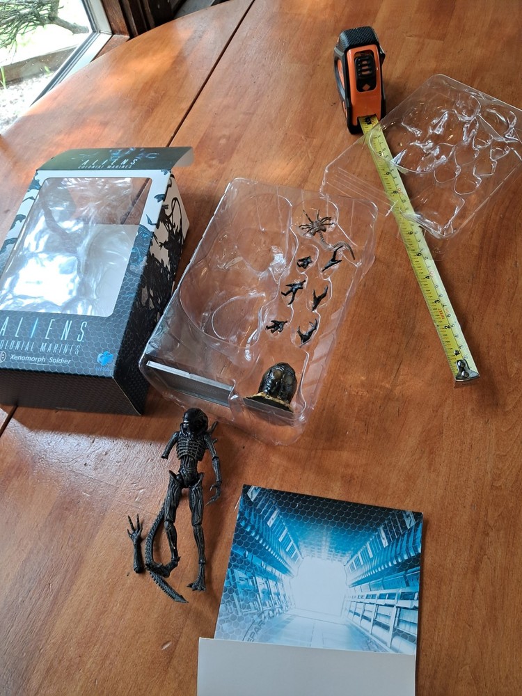 Hiya Toys Aliens Colonial Marines Xenomorph Soldier 1:18 New Open Box BROKE HAND