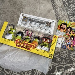 Signed BOB’S BURGERS KUCHI KOPI FAMILY FIGURE GAMESTOP 2018 – New in Box COA