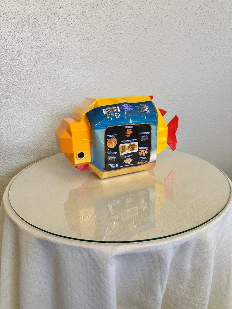 Fisch Yellow Fish Plastic Figure Toy with Red Fins