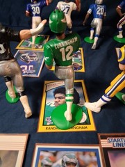 SLU FOOTBALL LOOSE 12 FIGURE LOT Mostly Giants . Most Have Cards W/ Sleeves