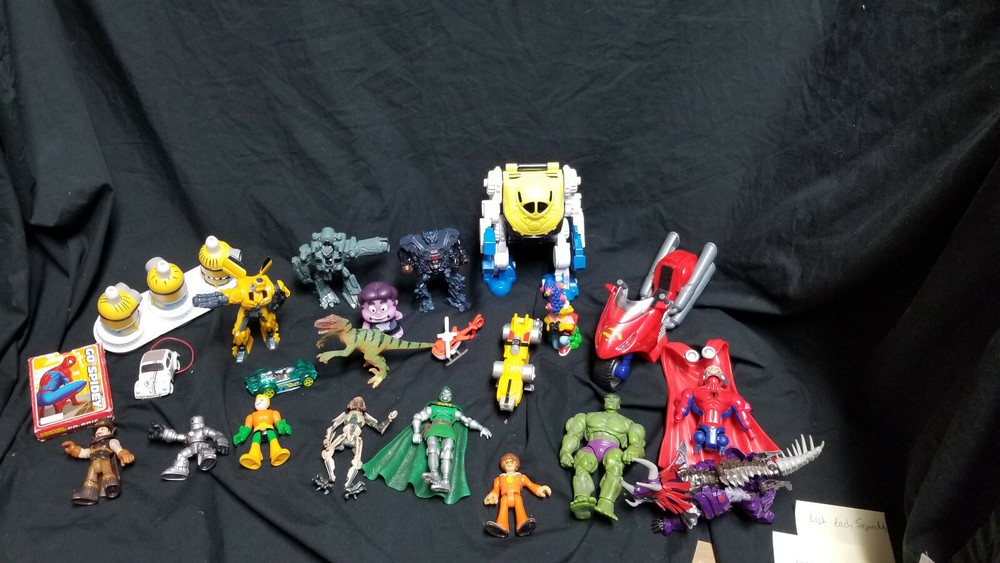 lot of Toys Marvel Transformers Minions pieces parts Lot 1 3B2