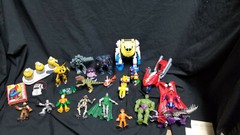 lot of Toys Marvel Transformers Minions pieces parts Lot 1 3B2