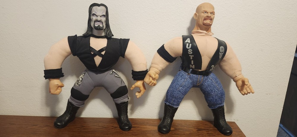 Vintage The Undertaker and Stone Cold 1998 Jakks WWE Bone Crunchin Buddies