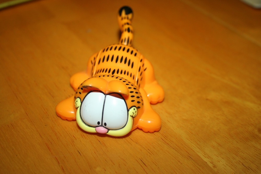 2001 Garfield Magnifying Glass 4″ Wendys Kids Meal Garfield Toy #4-Used