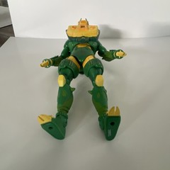 DC Universe Classics NEW GODS – MANTIS (WAVE 9) – ACTION FIGURE
