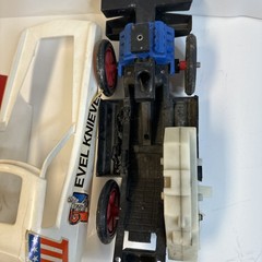VINTAGE 1974 Ideal Toys EVEL KNIEVEL STUNT & CRASH CAR Playset