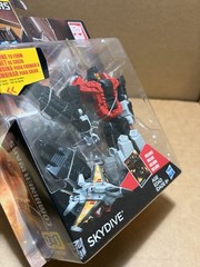 2014 Hasbro Transformers Combiner Wars Deluxe Class Skydive New Sealed