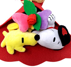 SNOOPY & WOODSTOCK Peanuts 13″ Plush Valentine’s Day Bouquet 2026 New