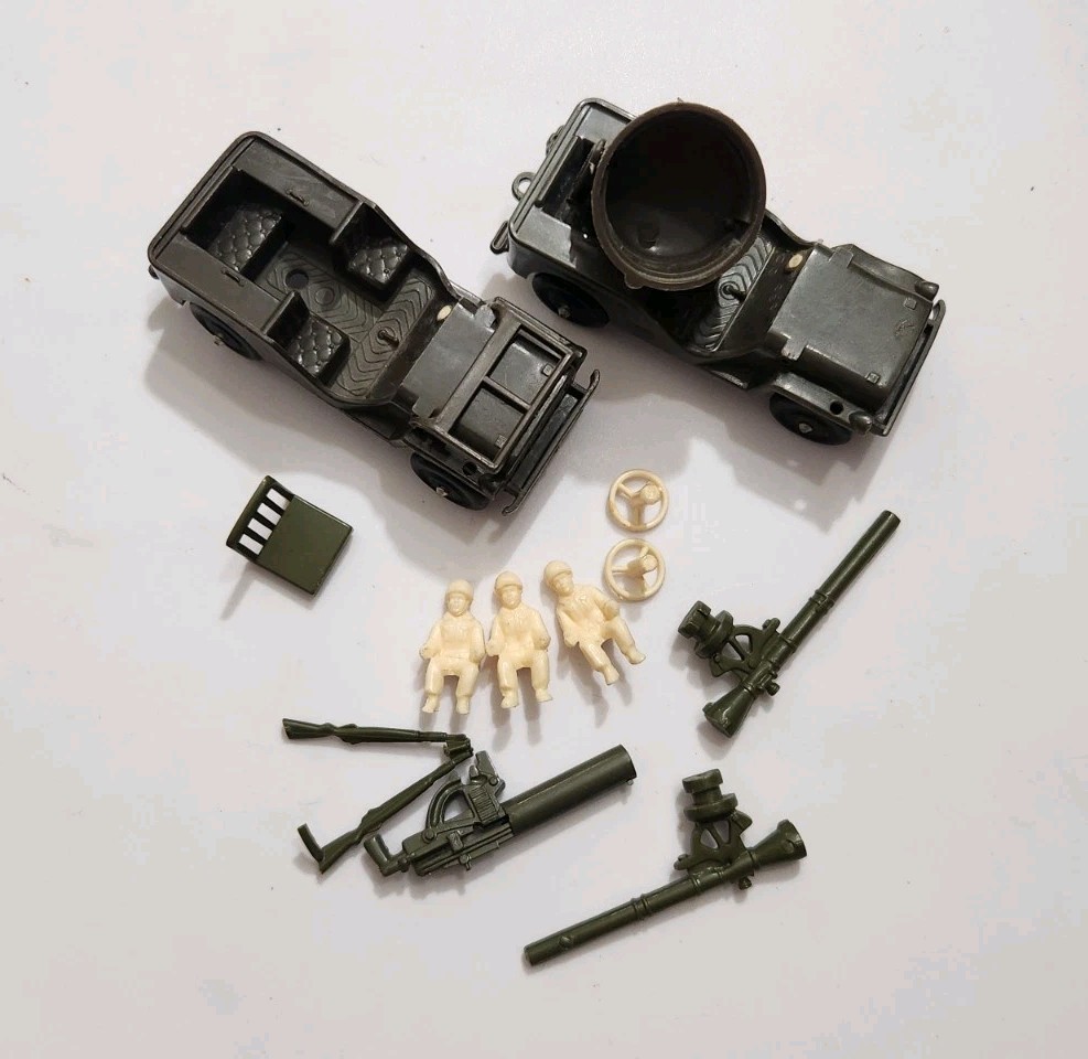 VINTAGE ARMY TOYS 4 INCH LONG JEEP LOT OF TWO PLASTIC WITH DRIVERS NEEDS REPAIR