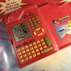 Pokemon Pokedex 1999 Tiger Electronics Original Vintage & Sealed Nintendo/Hasbro