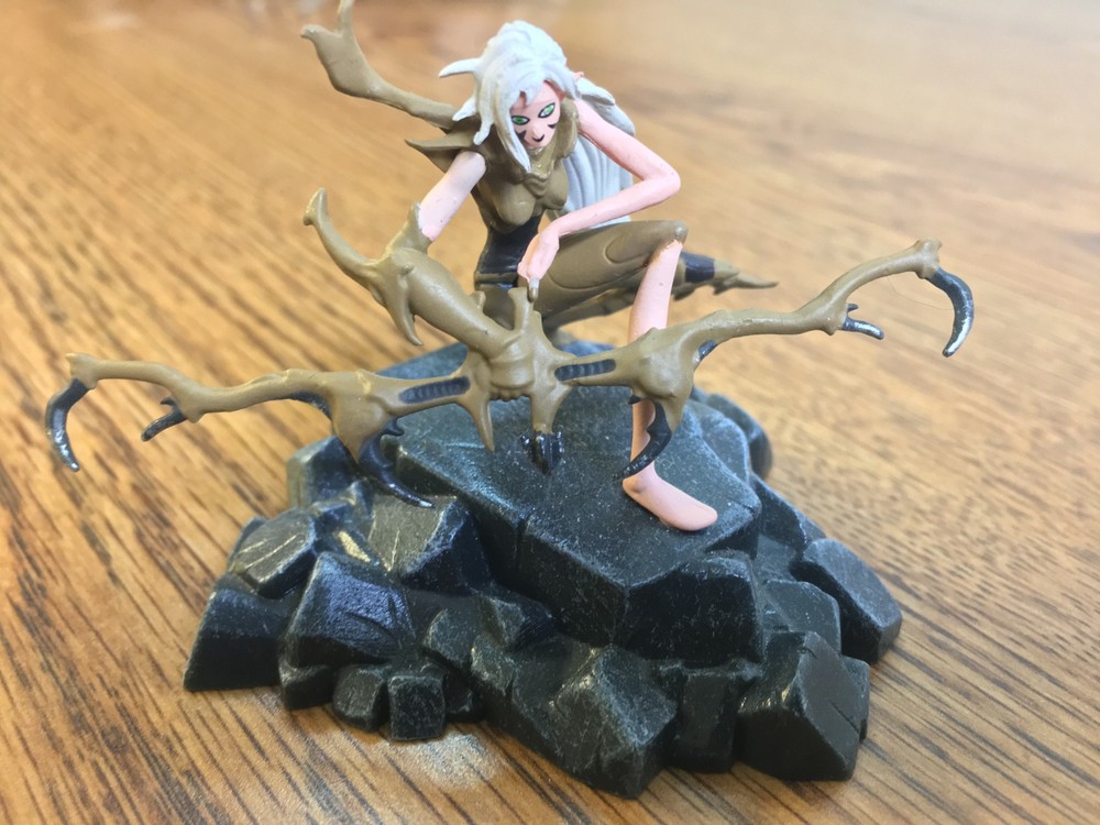Battleborn Gearbox 2K THORN Figure Rare On Stand Battle Born Toy