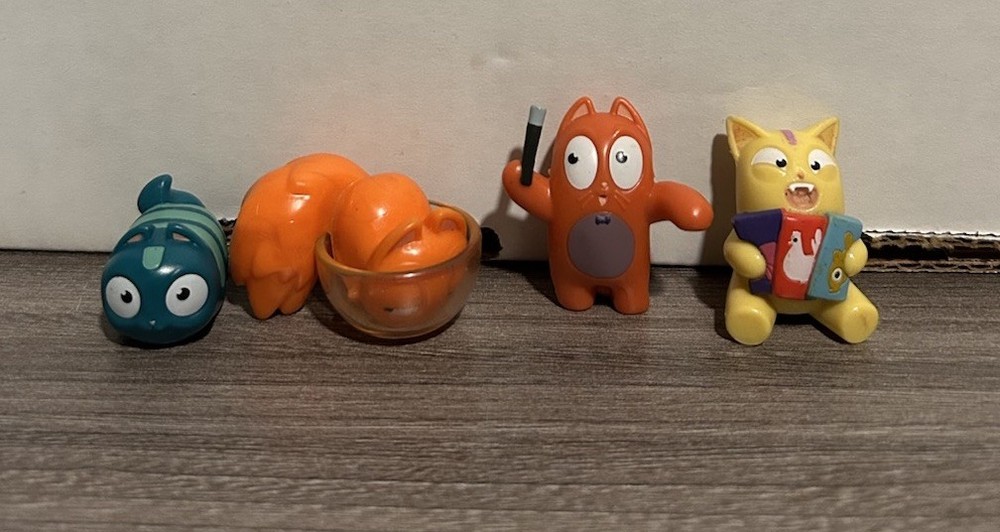 Lost Kitties Lot Of 4 Kitties + Accessories Hasbro