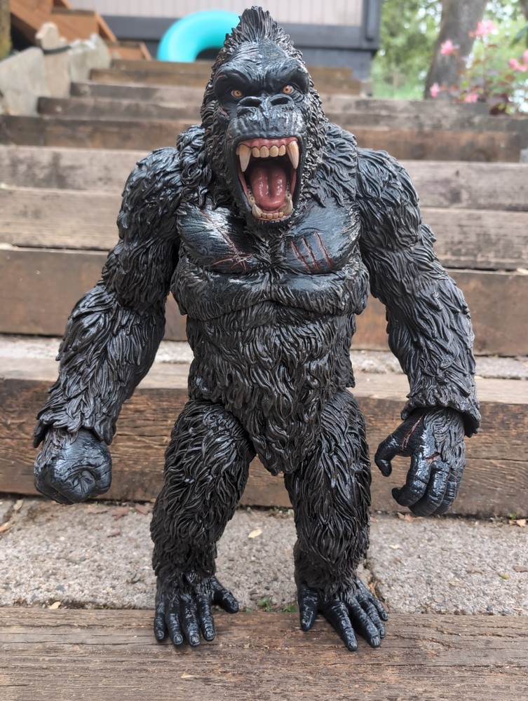 MEZCO King Kong of Skull Island 18 inch Figure With Accessories (no box)