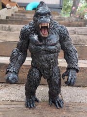 MEZCO King Kong of Skull Island 18 inch Figure With Accessories (no box)