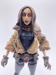 Liz Sherman Action Figure Hellboy Comic Mezco Toyz 2005 (Mike Mignola) No Flames