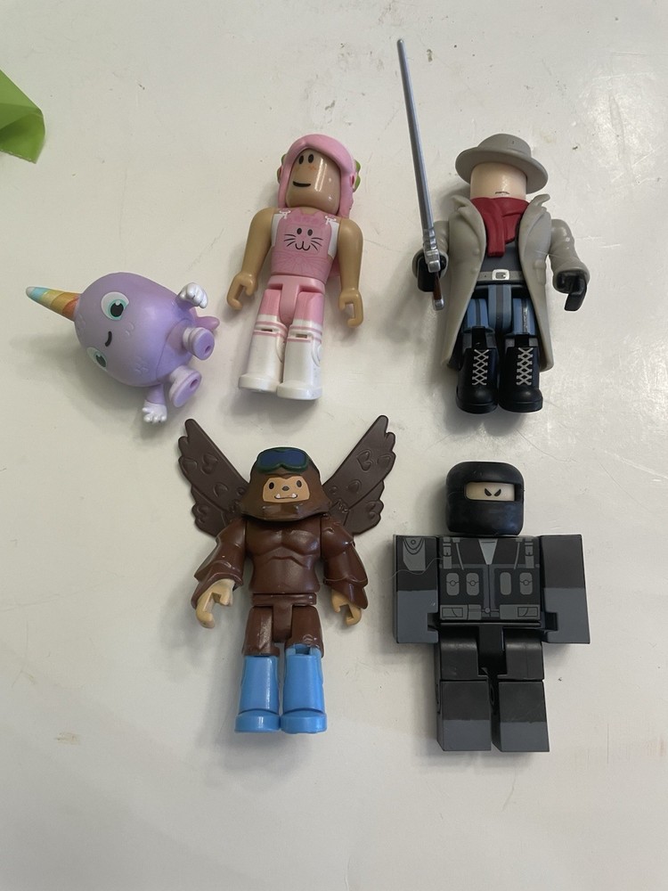 Roblox Toys Mini Action Figures Lot of 4 Figures