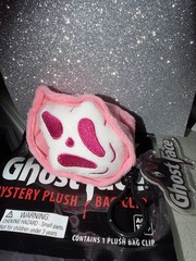 Culturefly Ghost face Mystery Plush Bag Clip – Pink Ghost Face