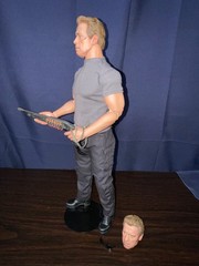 Hot Toys MMS307 Terminator T-800 Guardian Genisys 1/6 Figure Used Arnold