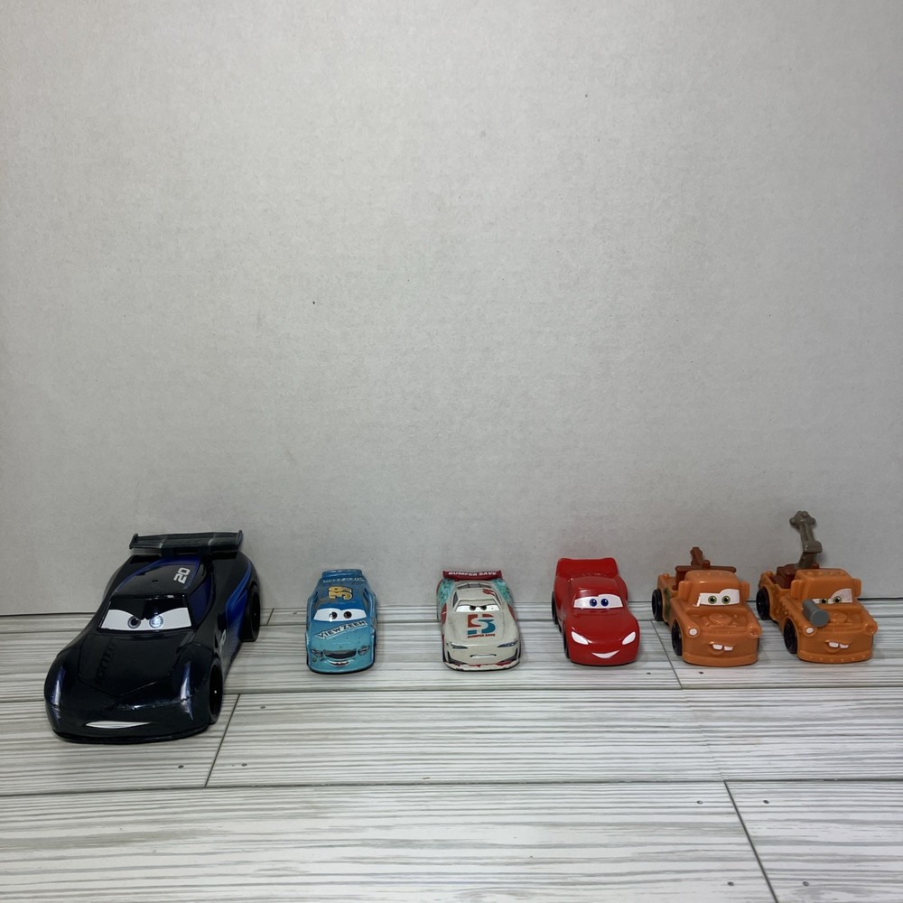 Disney Pixar Cars Lot of 6 Plastic/Die-Cast Cars Lighting McQueen Mater