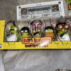 Signed BOB’S BURGERS KUCHI KOPI FAMILY FIGURE GAMESTOP 2018 – New in Box COA