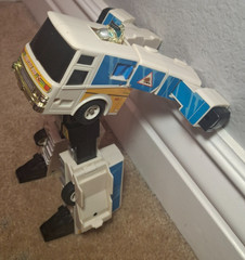 BUS BOT Action Figure Transforming Robot KO Transit Shuttle Gundam VTG Transform