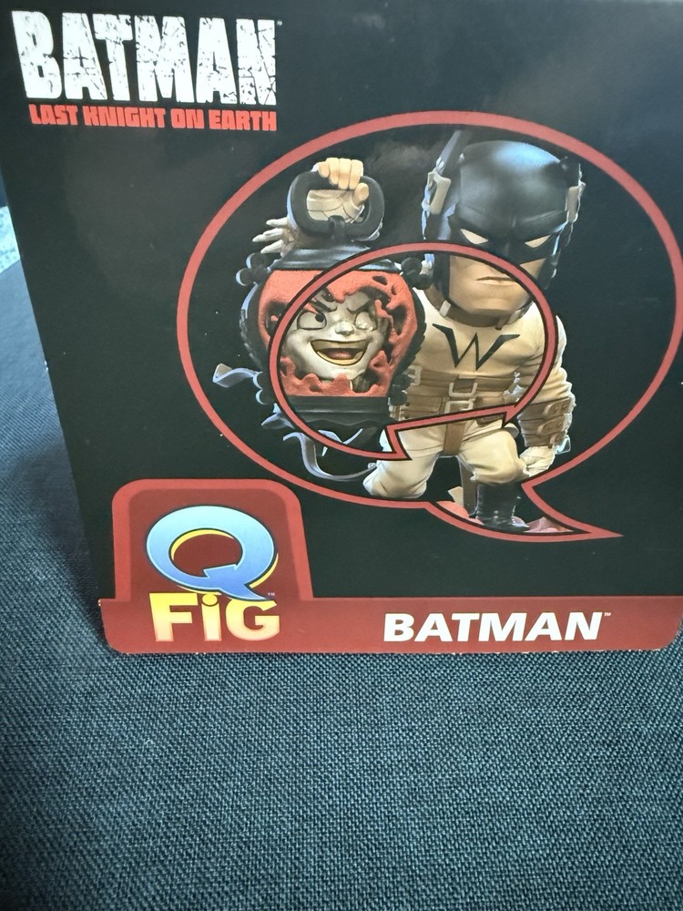 Batman: Last Knight on Earth Q-Fig Diorama Figure by Quantum Mechanix (QMx)