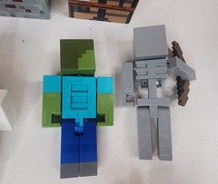 Lot of 8 Minecraft Figures Mattel Plus 3 Accessories Ore And Chest Puzzle