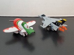 Disney Pixar Planes Pull & Fly Buddies – El Chupacabra & Bravo