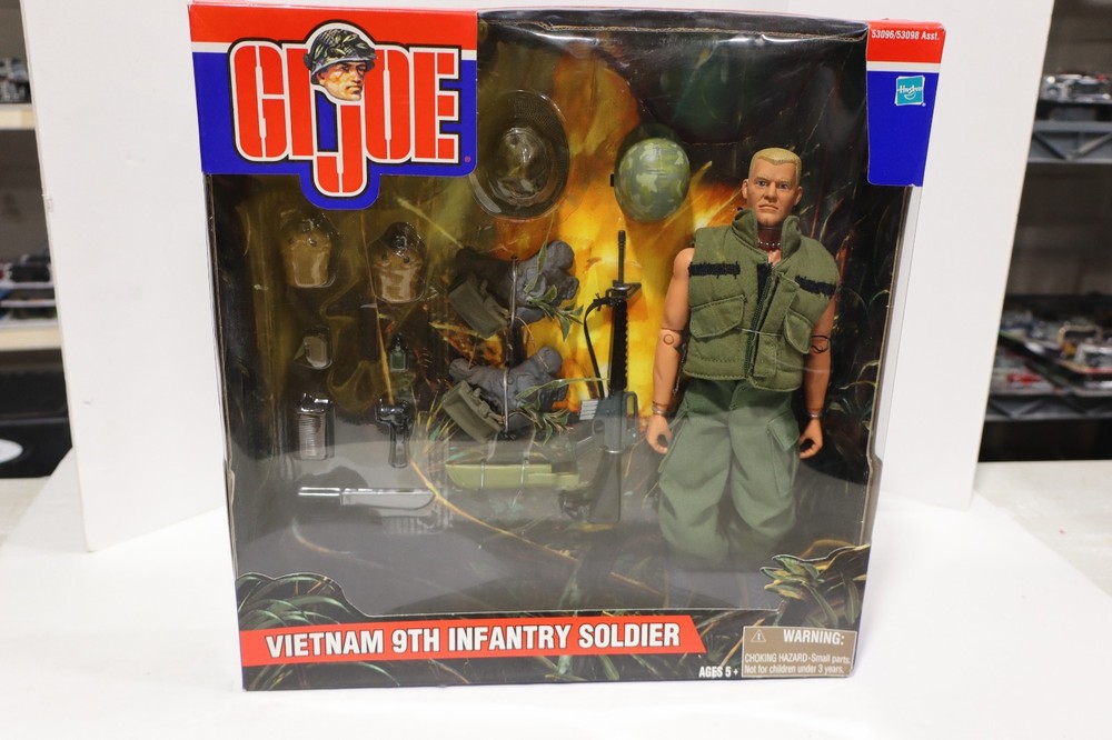 Vietnam 9th Infantry Soldier G.I. Joe 12″ Action Figure Set 2001