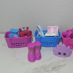 SHOPKINS Lot of 90 Characters Mixed Seasons + 6 Totes 2 Sizes