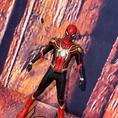 Disney Marvel Spider-Man No Way Home Red Gold Suit Standing Collectible Figure