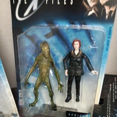 X-Files Fight The Future Agent Mulder & Skully Set Of 2 Figurines – Sealed
