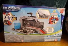 Transformers 2 In 1 EarthSpark Optimus Prime With Battle Base Trailer **Box Dmg*