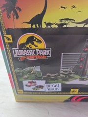 Jurassic Park 30Th Anniversary Jurassic Gate Diorama W/Two 1.65″ Die-Cast Cars