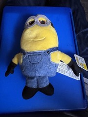 Illumination’s Minions: The Rise of Gru Small Tactile Plush KEVIN Squeeze Me! 9″