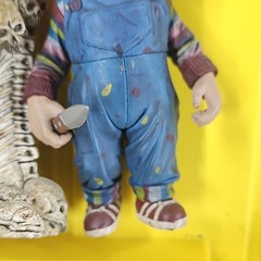 Movie Maniacs Child’s Play 2 Chucky Action Figure w/ Knife & Display Frame