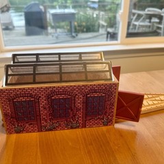 ⭐️Thomas Wooden Railway “The Works” Double Engine Repair Shed &V Switch Track