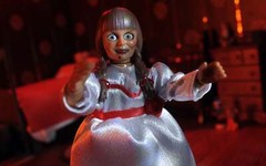 Mego Horror Wave 18 – The Conjuring Universe – Annabelle Comes Home 8″ Action Fi