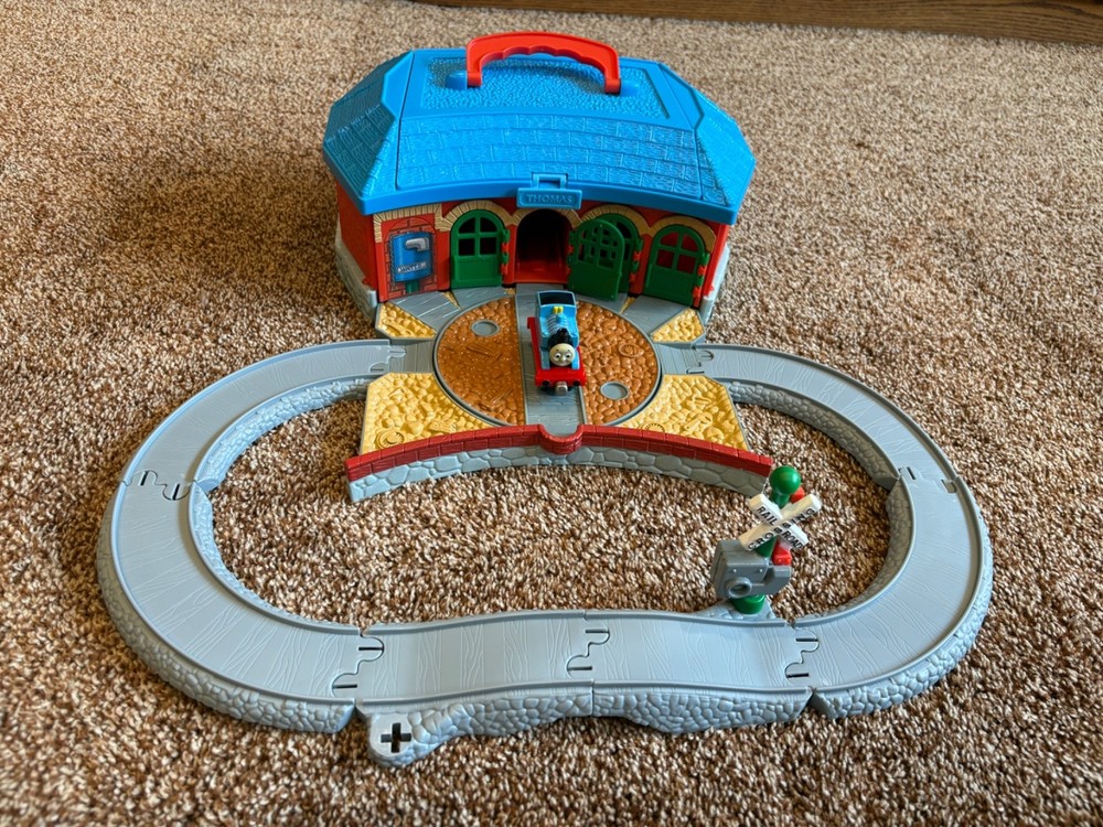 Thomas Take-a-long Roundhouse Play Set by Learning Curve