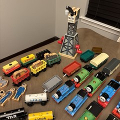 HUGE LOT – 200 pieces THOMAS AND FRIENDS TRAINS Wood Die Cast Plastic toys