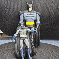 Batman Action Figures Lot of 2 Plastic Gray/Black/Blue/Yellow w/ Cape